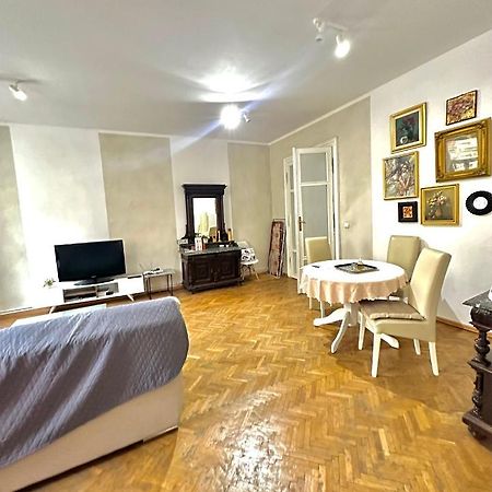تيميشورا Charming Apartament City Center المظهر الخارجي الصورة