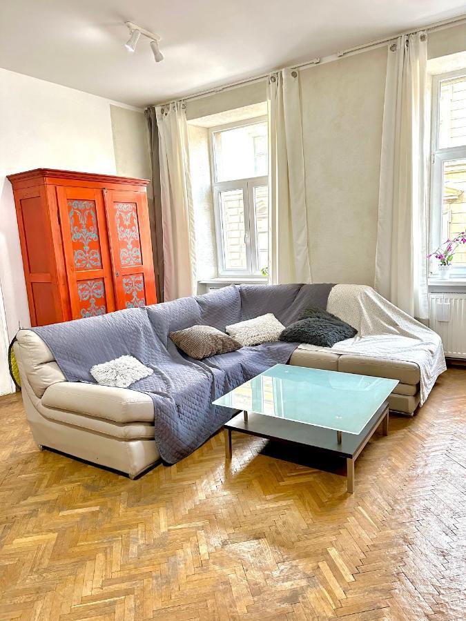 تيميشورا Charming Apartament City Center المظهر الخارجي الصورة